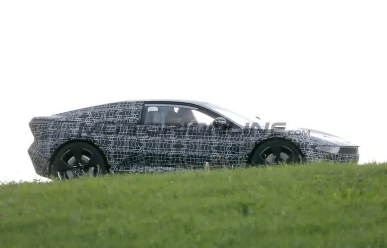 BMW Neue Klasse Coupe - Foto spia 05-07-2024 - 17