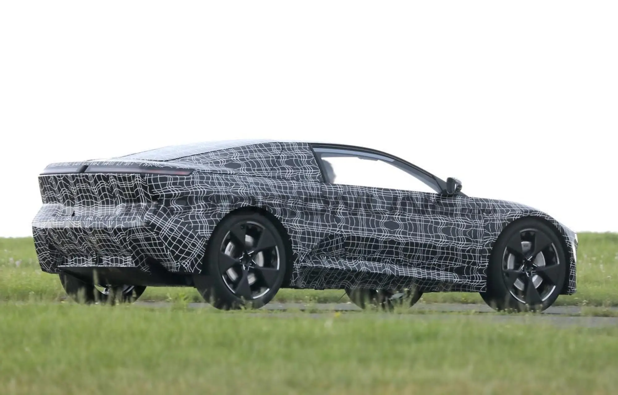 BMW Neue Klasse Coupe - Foto spia 05-07-2024 - 15
