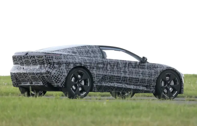 BMW Neue Klasse Coupe - Foto spia 05-07-2024 - 15