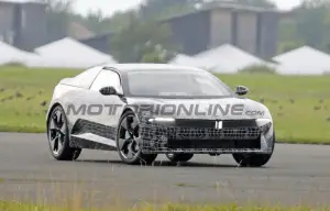 BMW Neue Klasse Coupe - Foto spia 05-07-2024 - 2