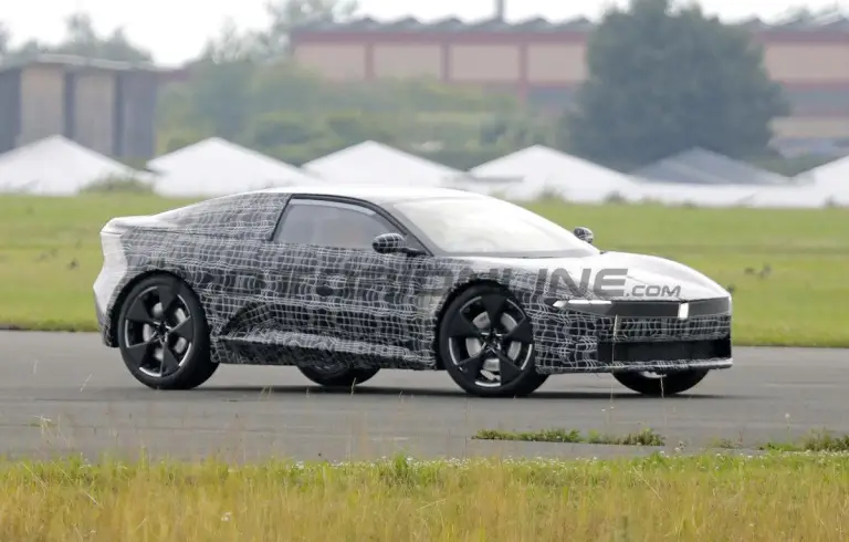 BMW Neue Klasse Coupe - Foto spia 05-07-2024 - 3