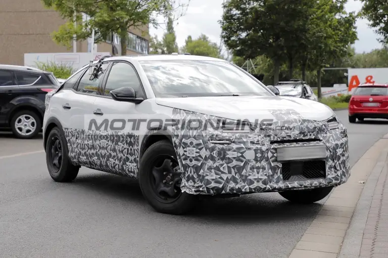 Citroen C4 - Foto spia 5-7-2024 - 11