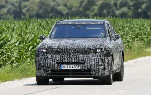 BMW X5 2027 - Foto spia 11-07-2024 - 1