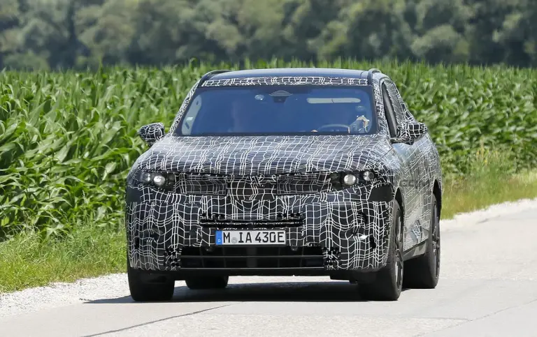 BMW X5 2027 - Foto spia 11-07-2024 - 1