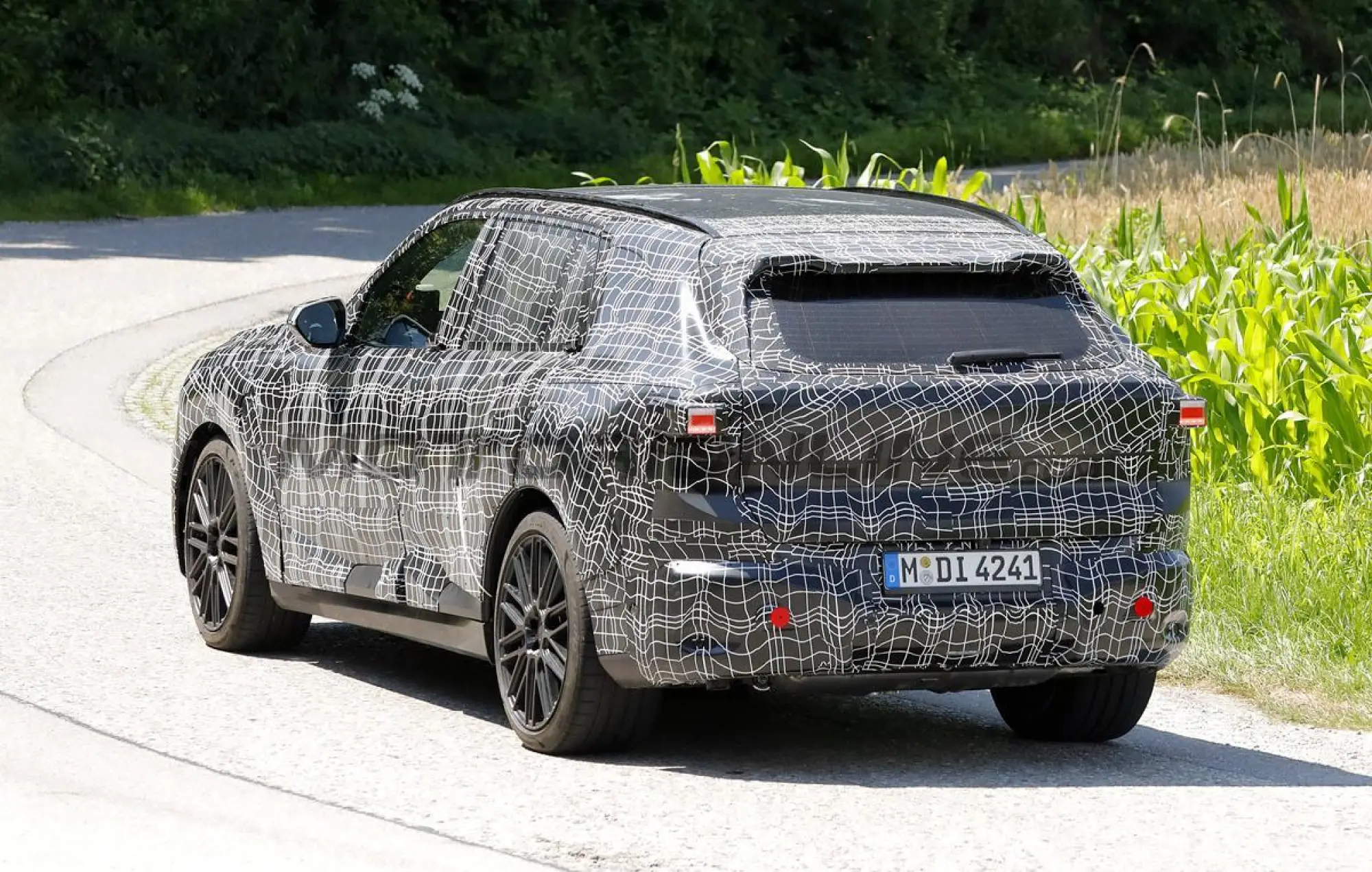 BMW X5 2027 - Foto spia 11-07-2024 - 7
