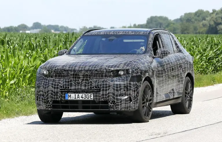 BMW X5 2027 - Foto spia 11-07-2024 - 5