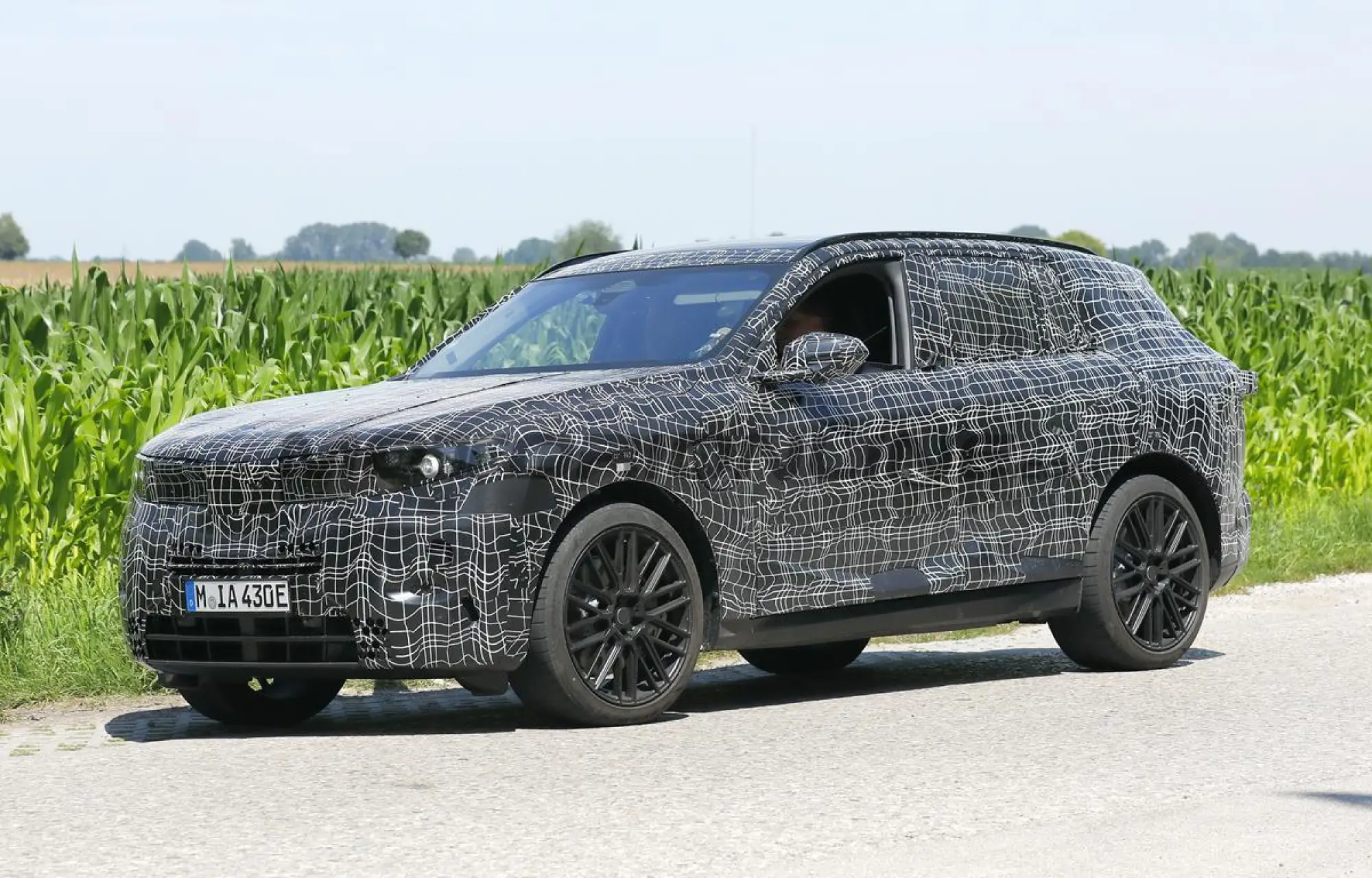 BMW X5 2027 - Foto spia 11-07-2024 - 3