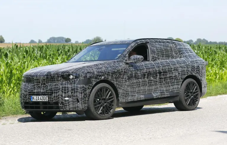 BMW X5 2027 - Foto spia 11-07-2024 - 3