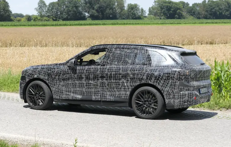 BMW X5 2027 - Foto spia 11-07-2024 - 9