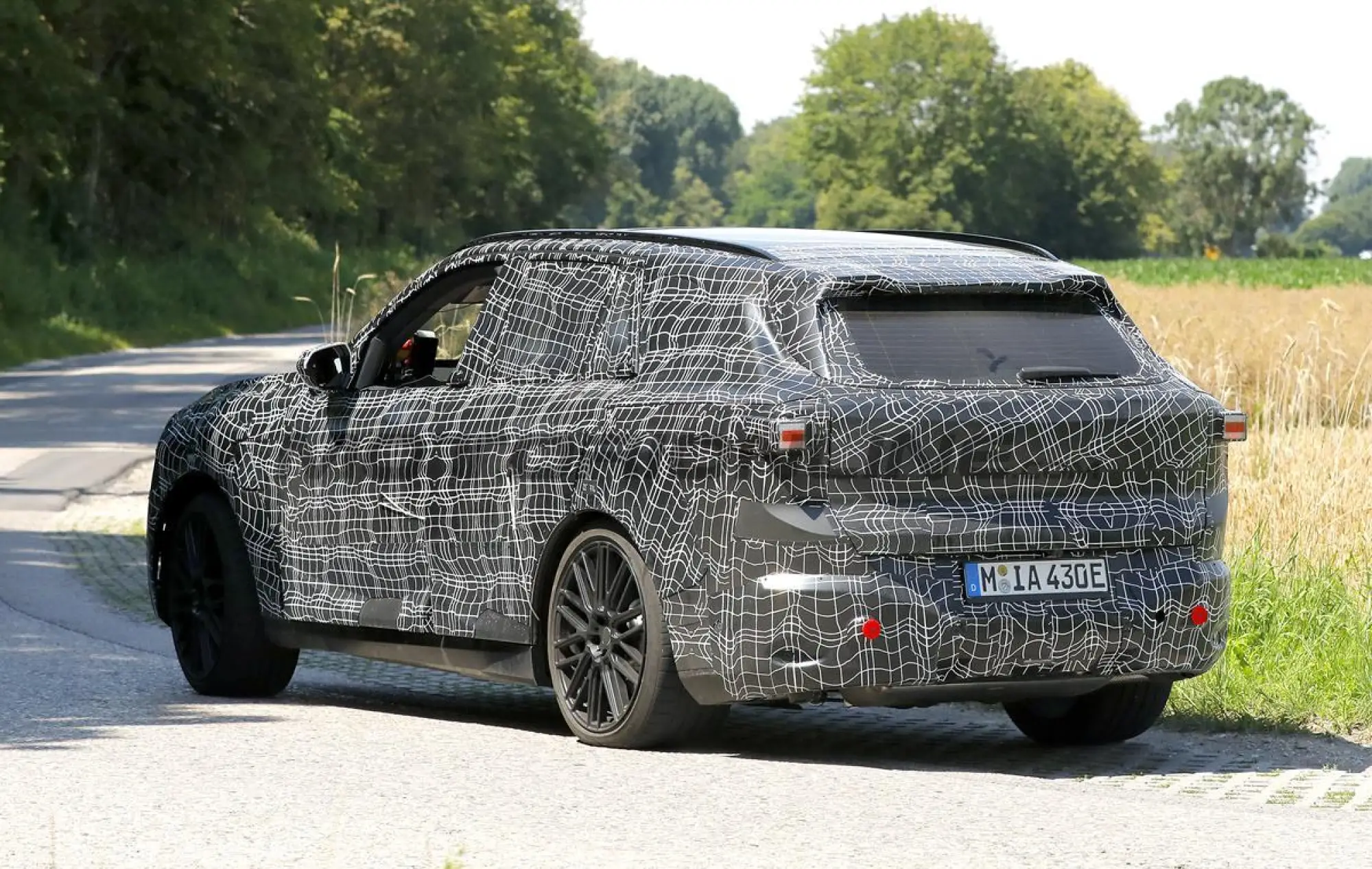 BMW X5 2027 - Foto spia 11-07-2024 - 11