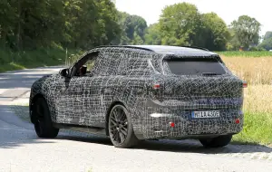 BMW X5 2027 - Foto spia 11-07-2024 - 11