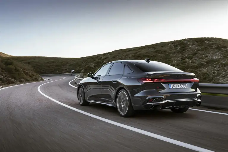 Nuova Audi A5 - prime immagini ufficiali - 14