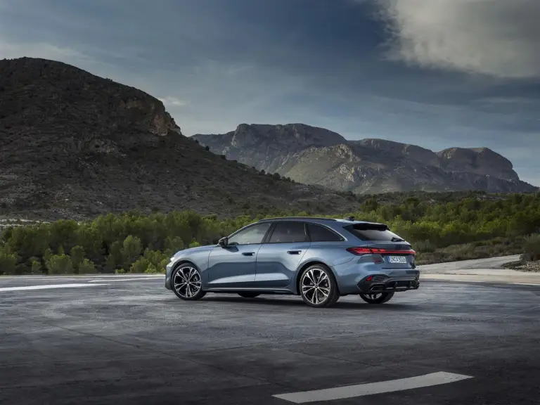 Nuova Audi A5 - prime immagini ufficiali - 11