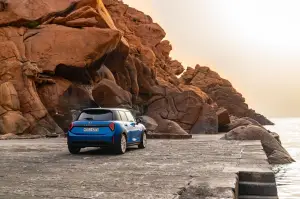 Mini Cooper S 5 porte 2024 - Foto ufficiali - 3