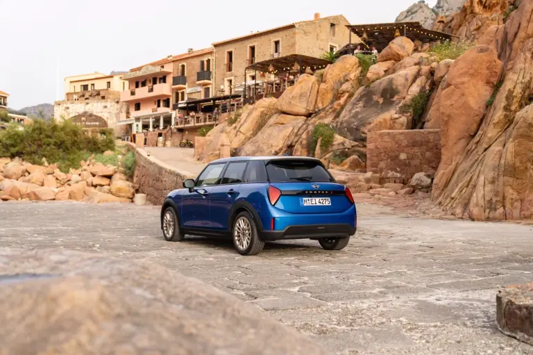 Mini Cooper S 5 porte 2024 - Foto ufficiali - 10