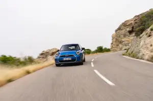 Mini Cooper S 5 porte 2024 - Foto ufficiali - 8