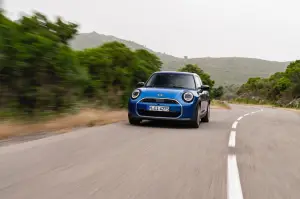 Mini Cooper S 5 porte 2024 - Foto ufficiali - 14