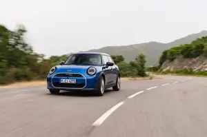 Mini Cooper S 5 porte 2024 - Foto ufficiali - 16