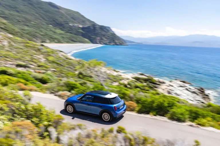 Mini Cooper S 5 porte 2024 - Foto ufficiali - 23