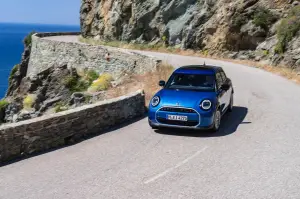 Mini Cooper S 5 porte 2024 - Foto ufficiali - 25