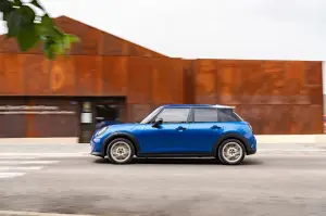 Mini Cooper S 5 porte 2024 - Foto ufficiali - 43
