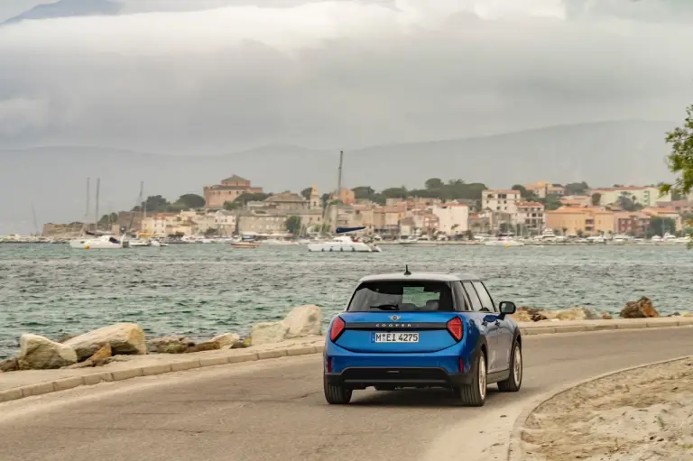 Mini Cooper S 5 porte 2024 - Foto ufficiali - 44