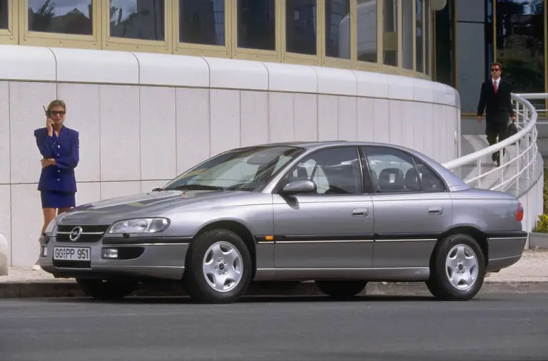 Opel Omega festeggia 30 anni - 1