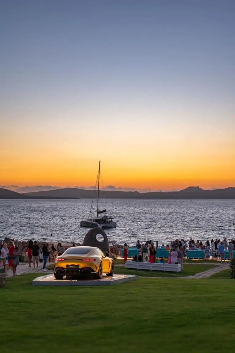 Mercedes - Phi Beach 2024 - 11