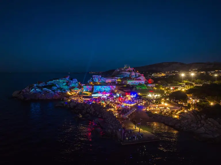 Mercedes - Phi Beach 2024 - 32