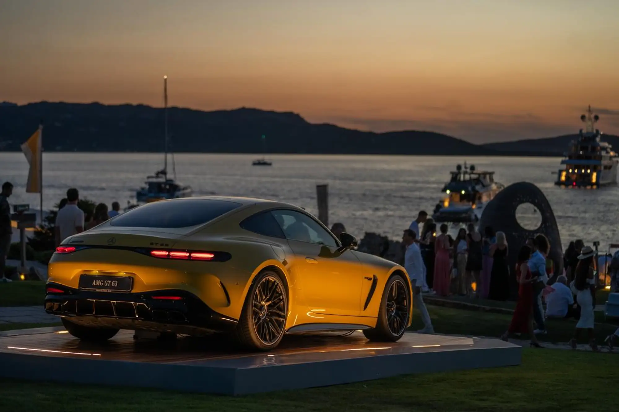 Mercedes - Phi Beach 2024 - 16
