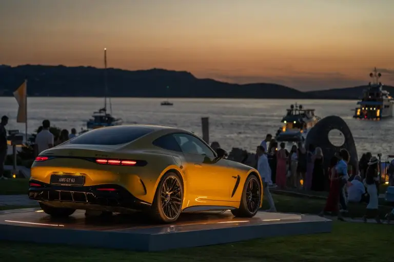 Mercedes - Phi Beach 2024 - 16