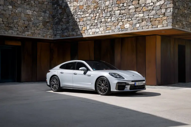 Porsche Panamera Turbo S E-Hybrid e GTS - 3