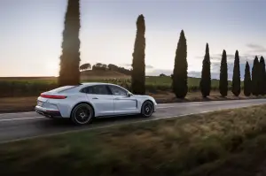 Porsche Panamera Turbo S E-Hybrid e GTS - 1