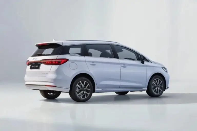 BYD M6 - 6