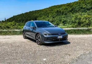 Volkswagen Golf 2024 - Prime impressioni di guida