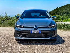 Volkswagen Golf 2024 - Prime impressioni di guida