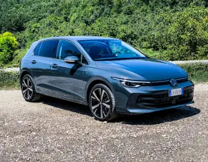Volkswagen Golf 2024 - Prime impressioni di guida