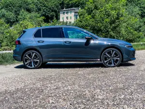 Volkswagen Golf 2024 - Prime impressioni di guida