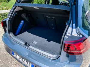Volkswagen Golf 2024 - Prime impressioni di guida