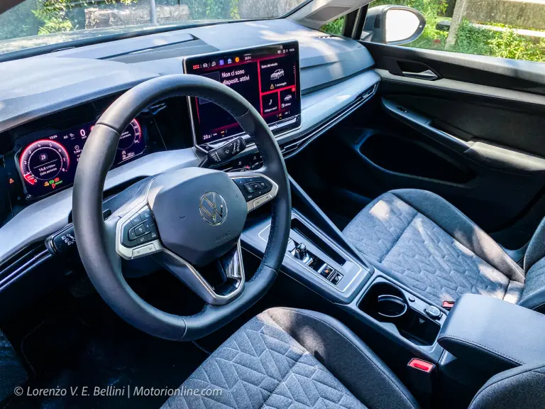Volkswagen Golf 2024 - Prime impressioni di guida - 15