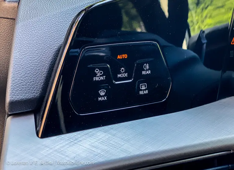 Volkswagen Golf 2024 - Prime impressioni di guida - 21