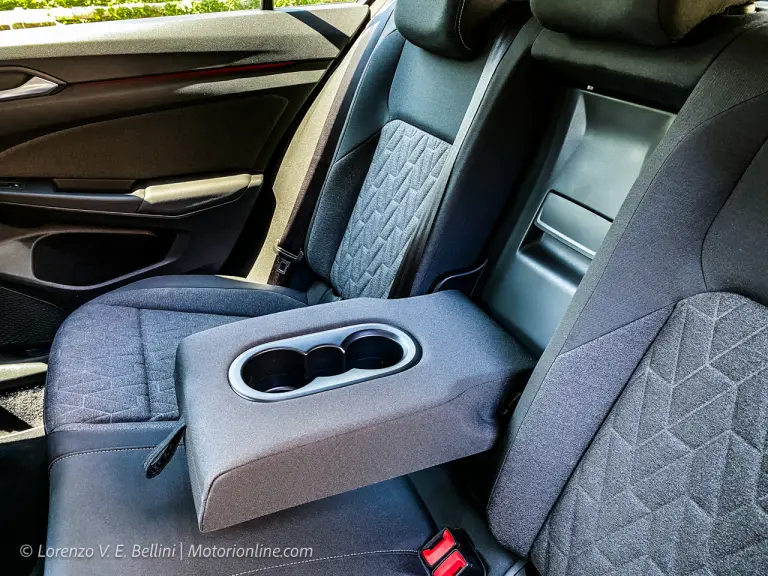 Volkswagen Golf 2024 - Prime impressioni di guida - 24