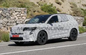 Renault Austral 2025 - Foto spia 25-07-2024 - 2