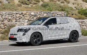 Renault Austral 2025 - Foto spia 25-07-2024 - 5