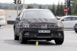 Genesis GV70 Electrified - Foto spia 26-7-2024 - 1