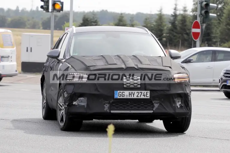 Genesis GV70 Electrified - Foto spia 26-7-2024 - 1