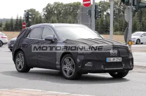 Genesis GV70 Electrified - Foto spia 26-7-2024 - 4