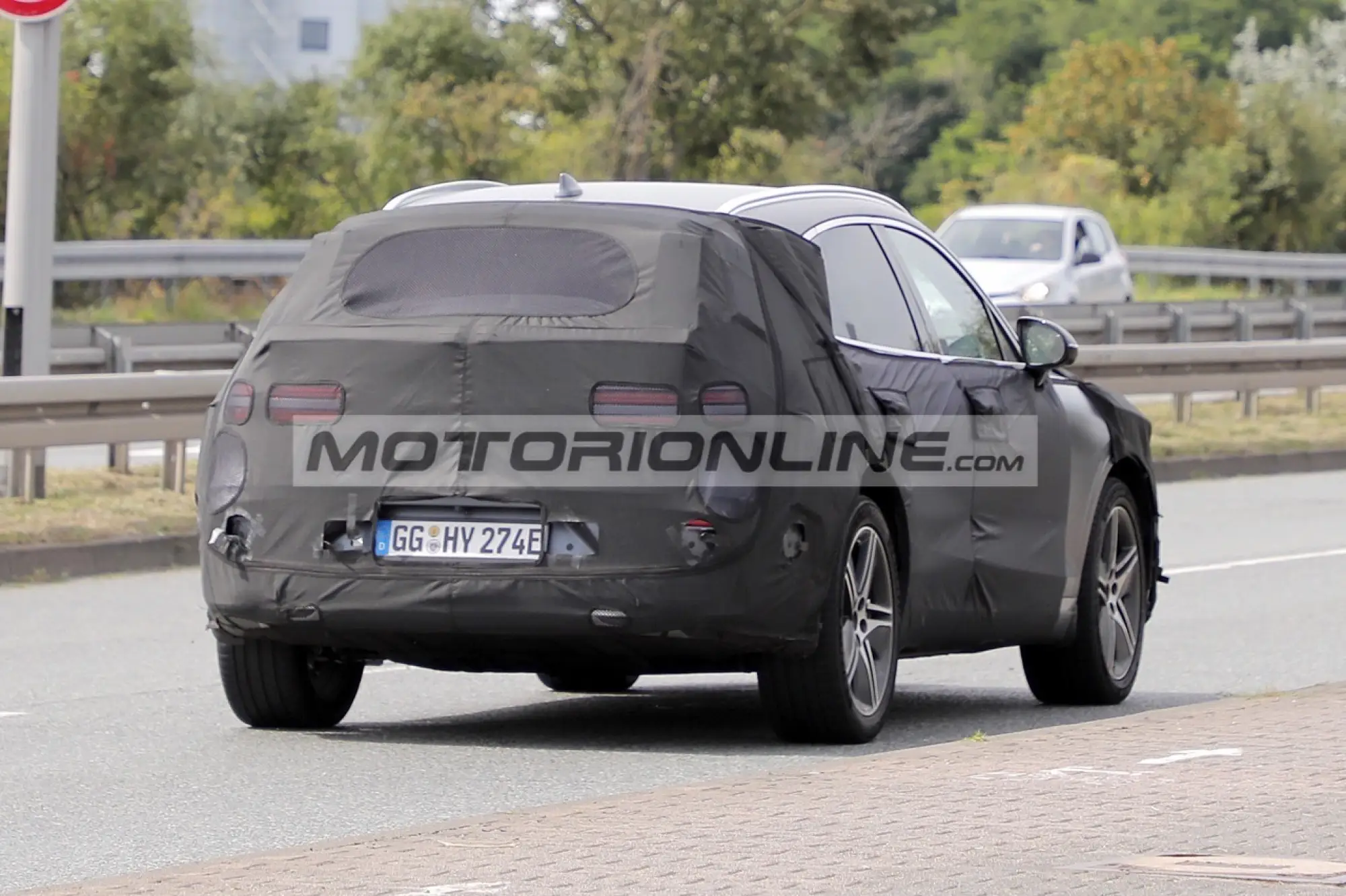 Genesis GV70 Electrified - Foto spia 26-7-2024 - 8