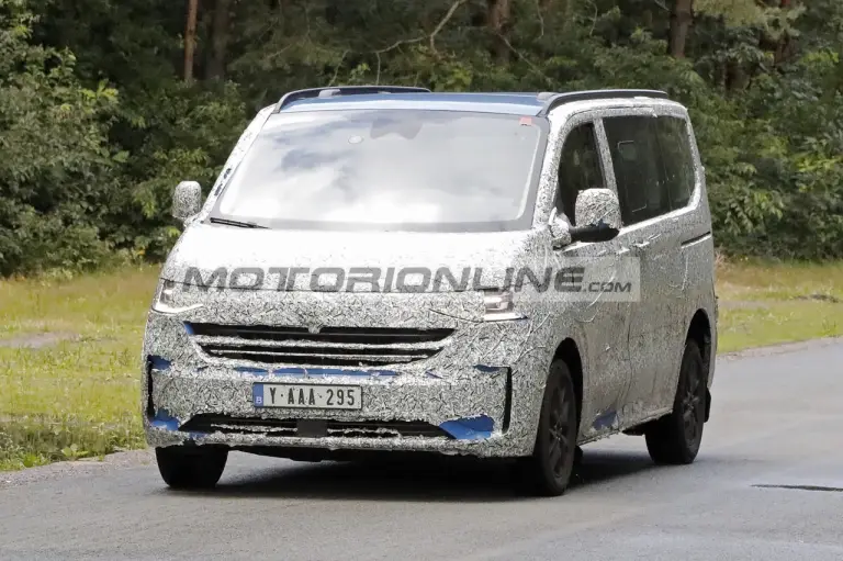 Volkswagen Transporter - Foto spia 30-7-2024 - 1