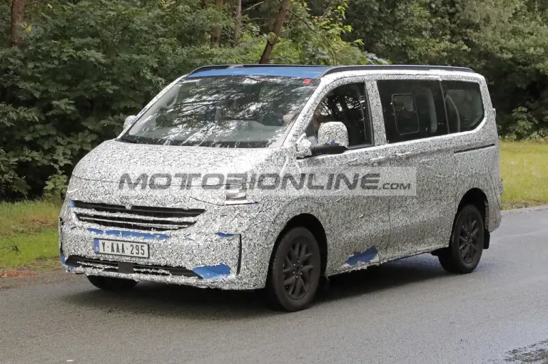 Volkswagen Transporter - Foto spia 30-7-2024 - 7